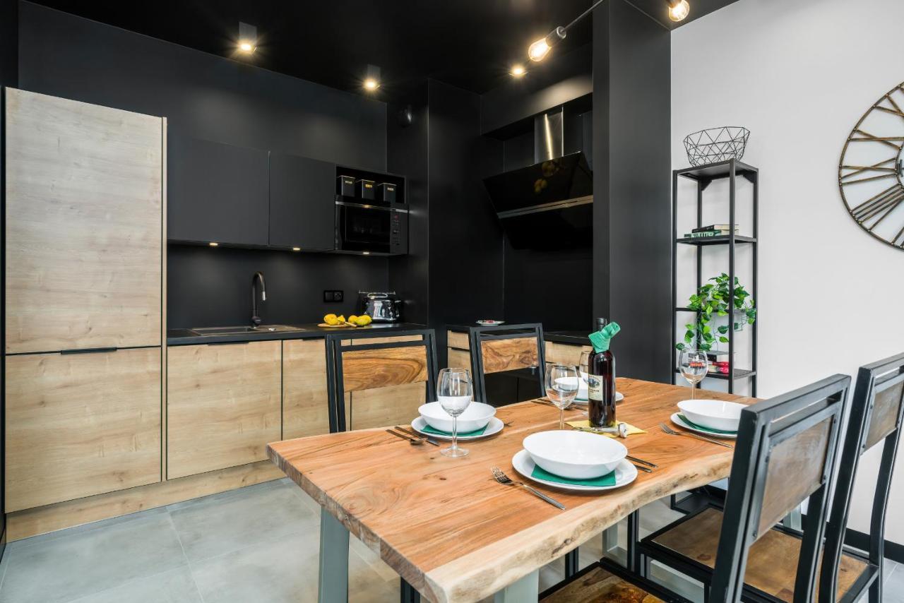 Chwaliszewo With Free Garage By Renters Poznan